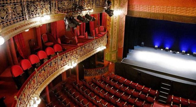 Limusina y teatro en Madrid