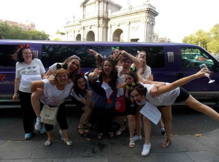 Limusina Madrid para despedida de soltera modelo Lincoln 120