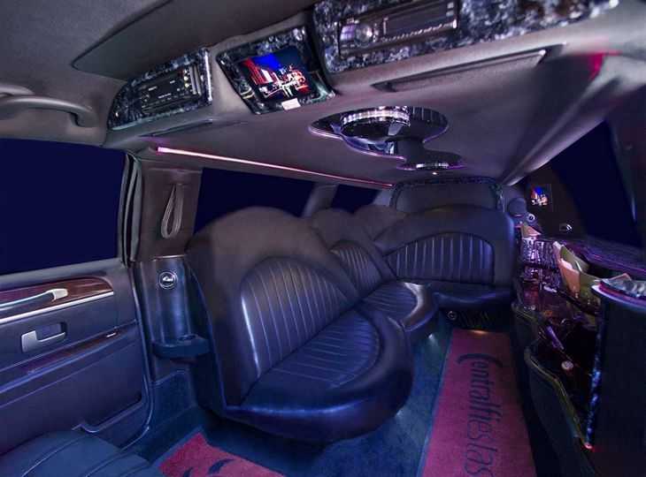 Limusina Madrid modelo Lincoln 120 para despedidas de soltera